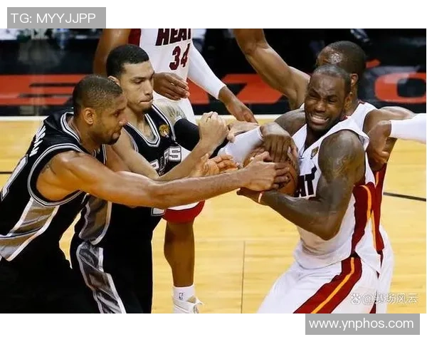 2013年NBA总决赛热火与雷霆的巅峰对决回顾与精彩瞬间分析
